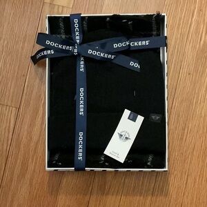 Dockers Navy Beanie and Scarf Set. NWT.